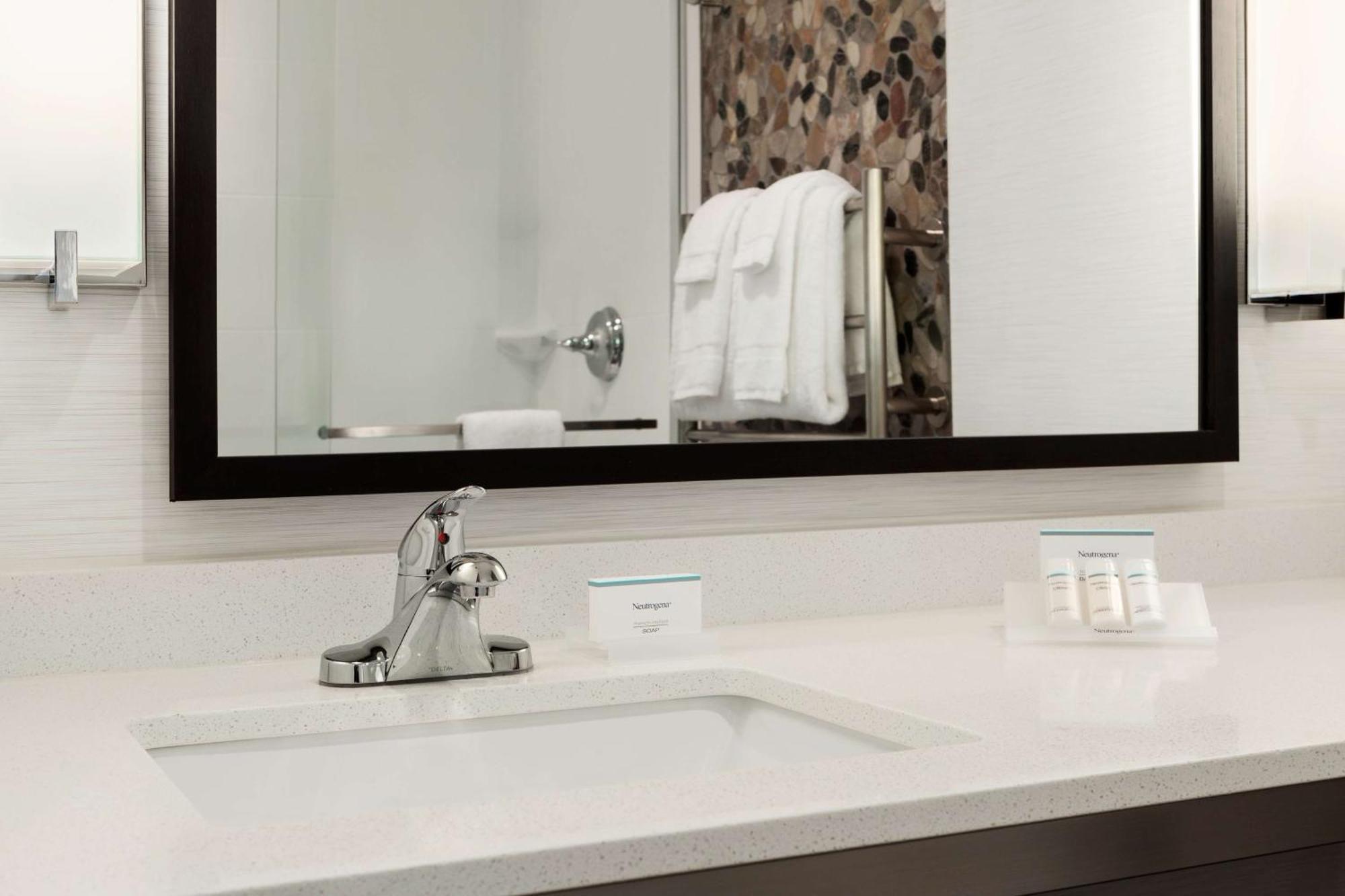 Hilton Garden Inn Charlotte Southpark Екстериор снимка