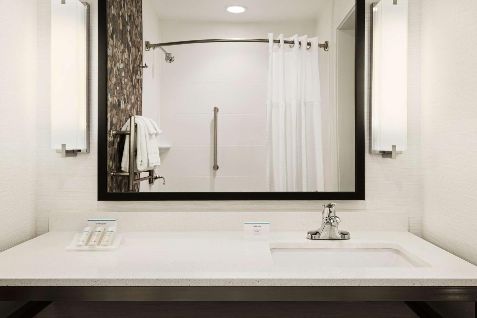Hilton Garden Inn Charlotte Southpark Екстериор снимка